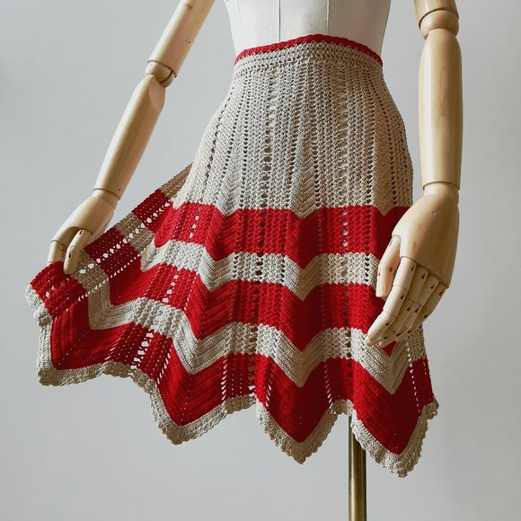 Vintage Beige and Red Zig Zag Crochet 50s Style Half Apron - Picture 1 of 12